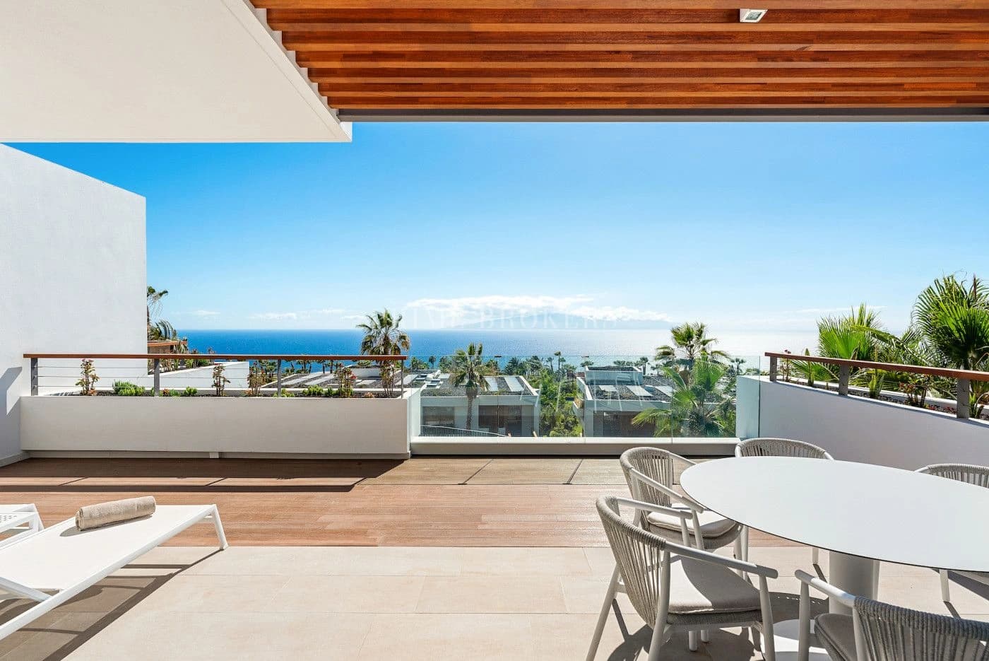Panoramic Ocean Apartment