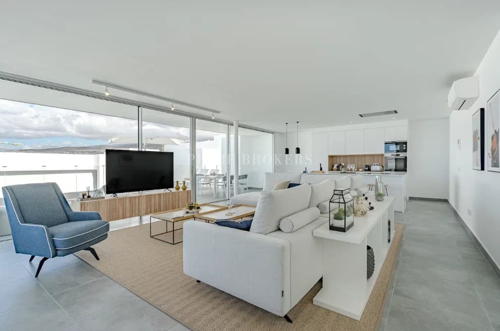 Seafront Luxury Villa