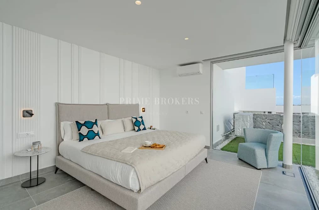 Seafront Luxury Villa