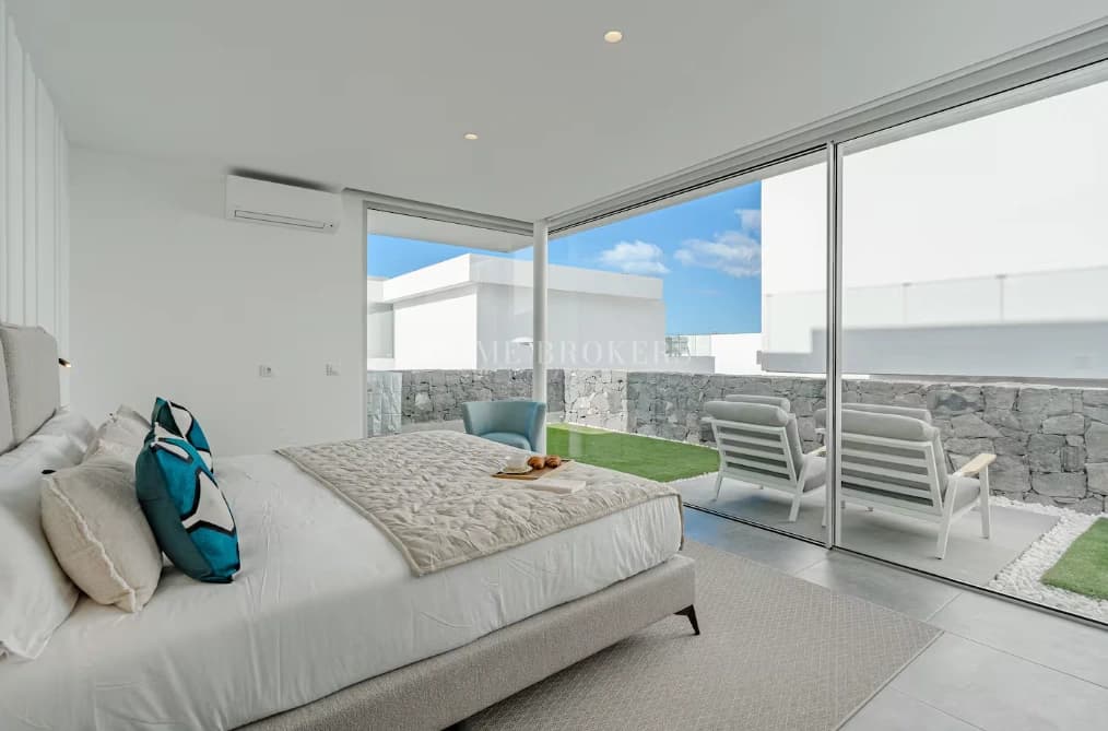 Seafront Luxury Villa