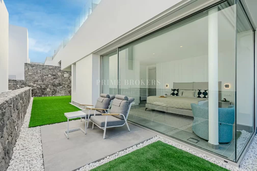 Seafront Luxury Villa