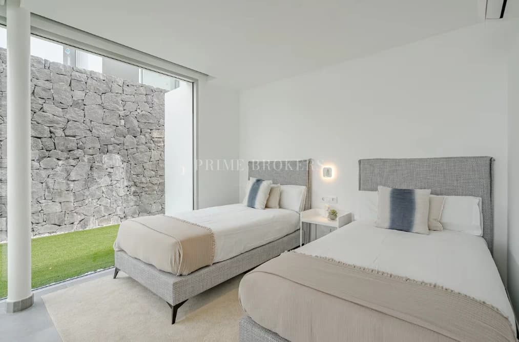 Seafront Luxury Villa