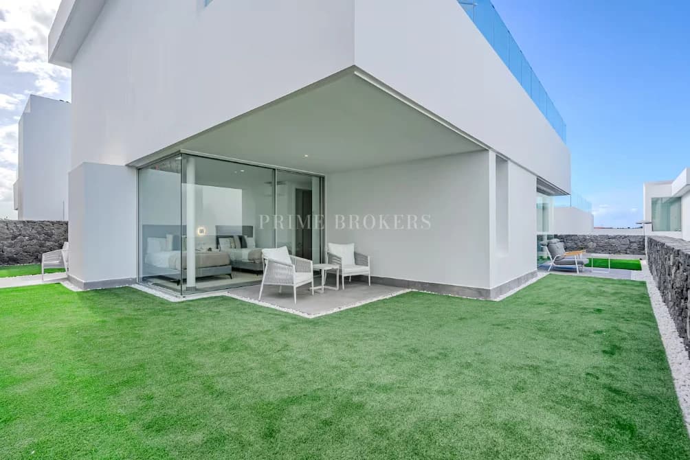 Seafront Luxury Villa