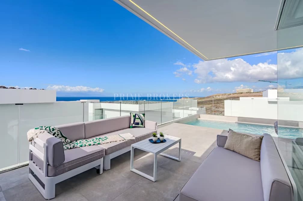 Seafront Luxury Villa