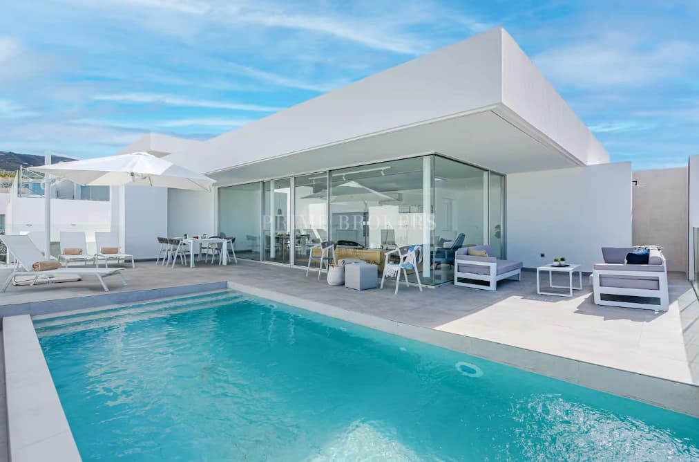 Seafront Luxury Villa