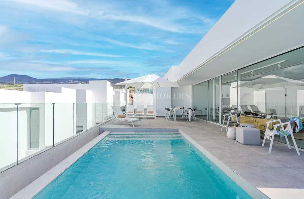 Seafront Luxury Villa