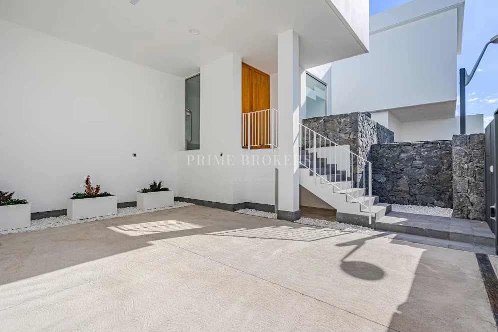Seafront Luxury Villa