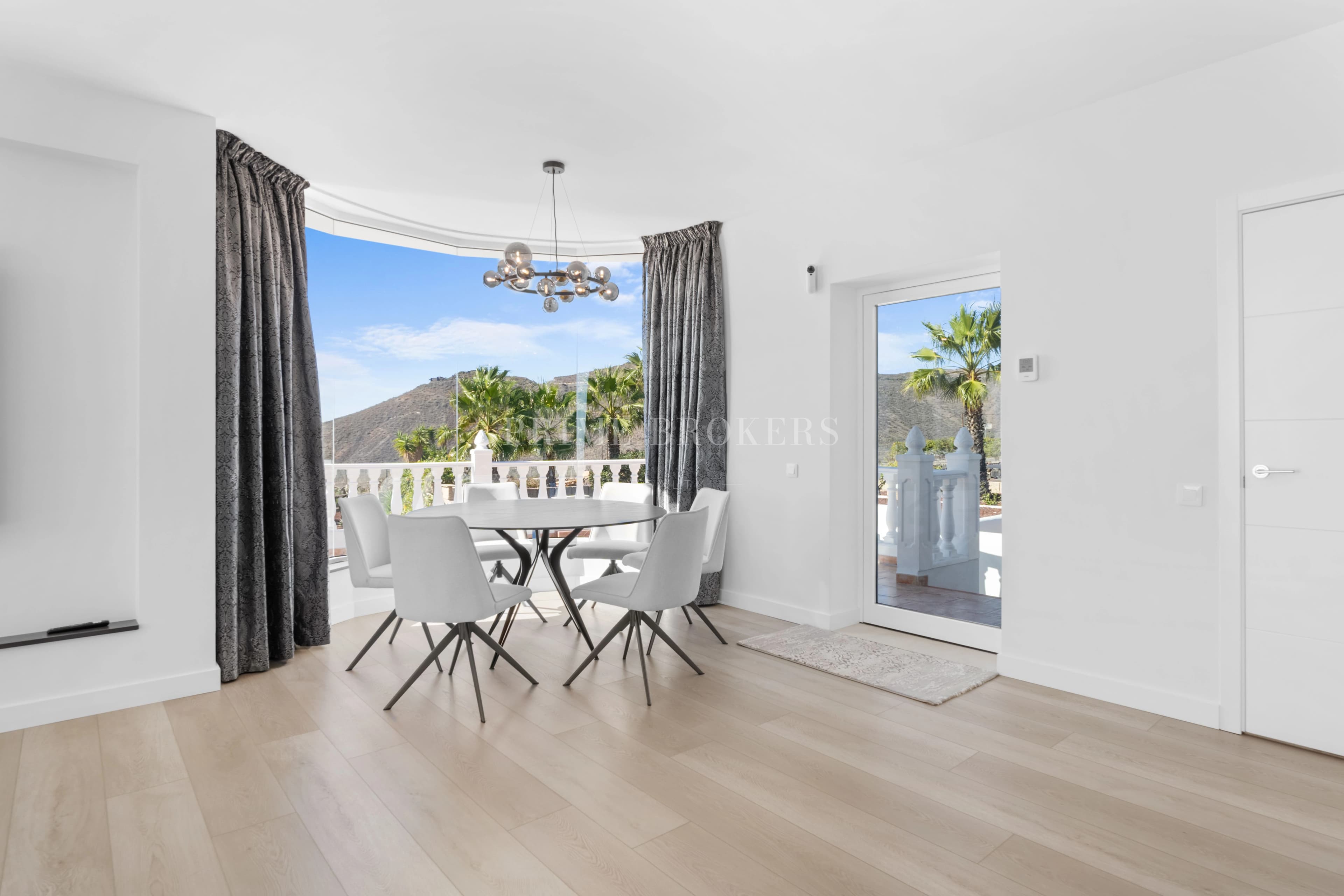 Luxury Villa for Sale in San Miguel de Abona