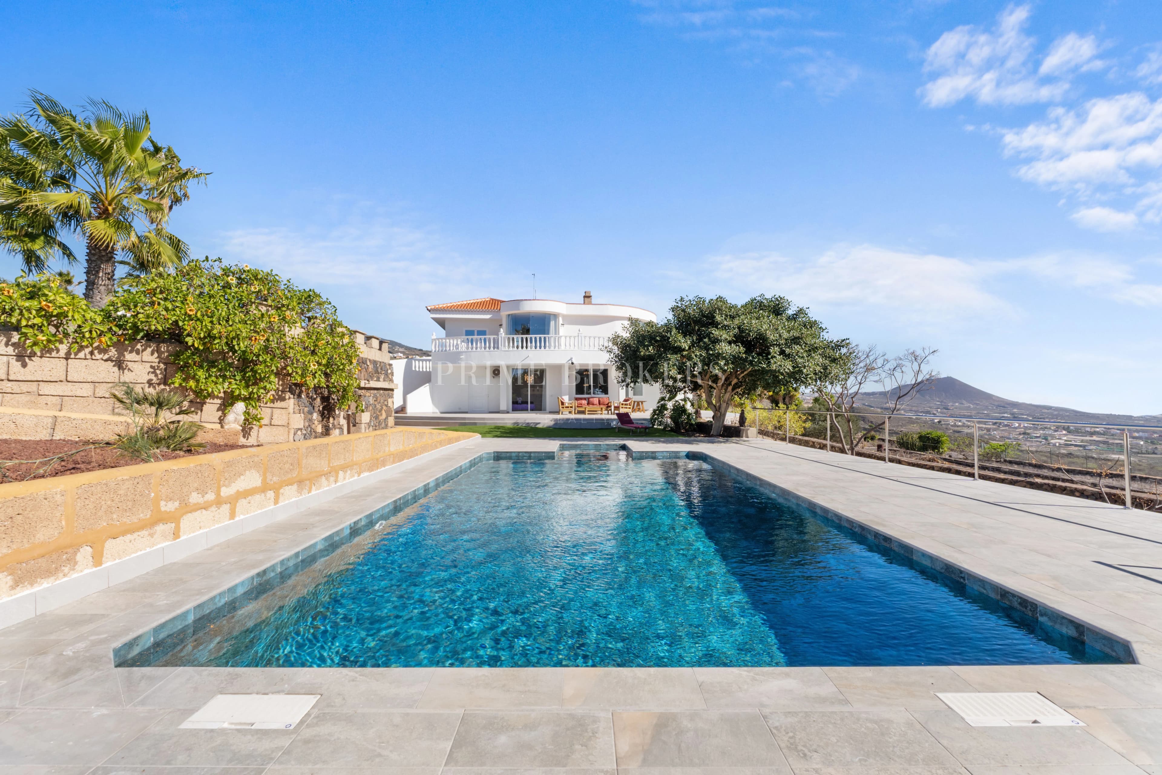 Luxury Villa for Sale in San Miguel de Abona
